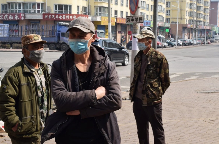 Covid-19 hoành hành tại Nga, lao động Trung Quốc tự "nhốt" mình trong nhà