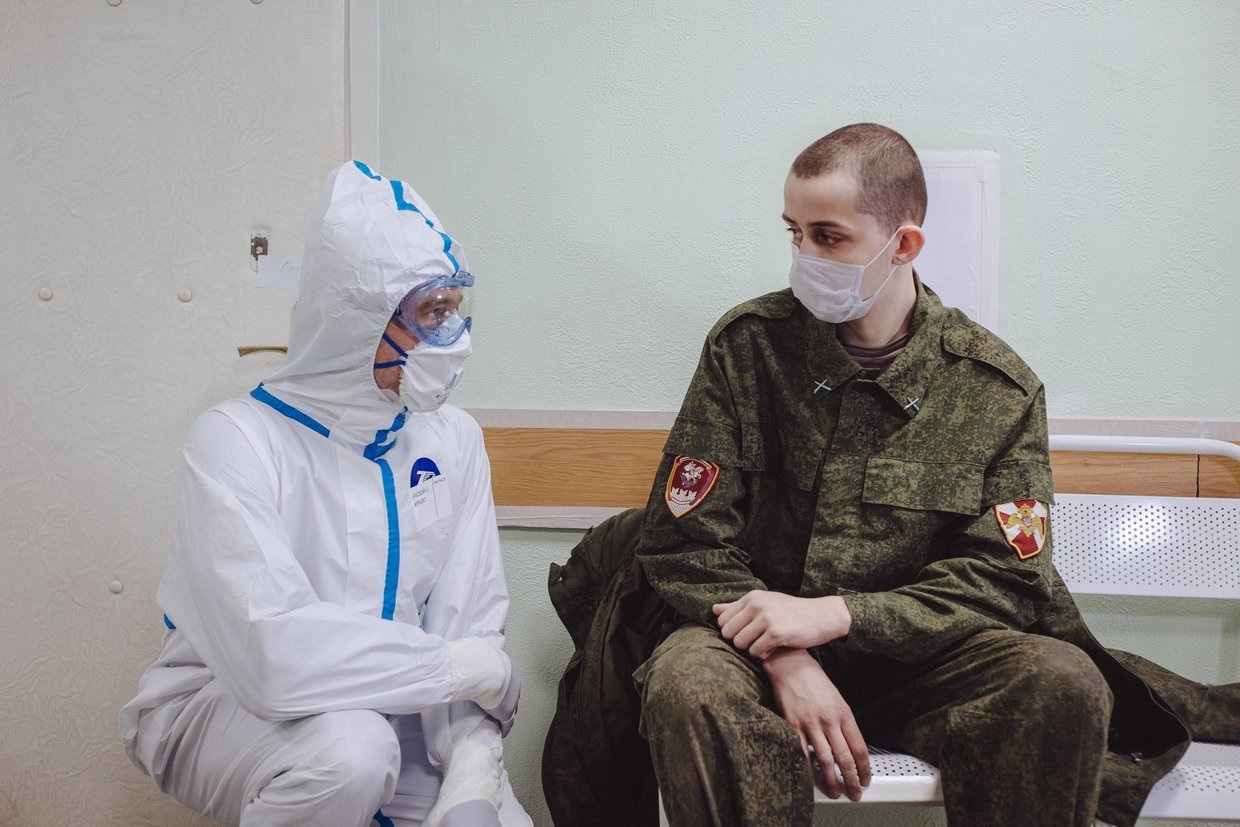 Bác sĩ Nga: "Cuộc chiến không súng đạn" chống Covid-19 đáng sợ hơn nhiều