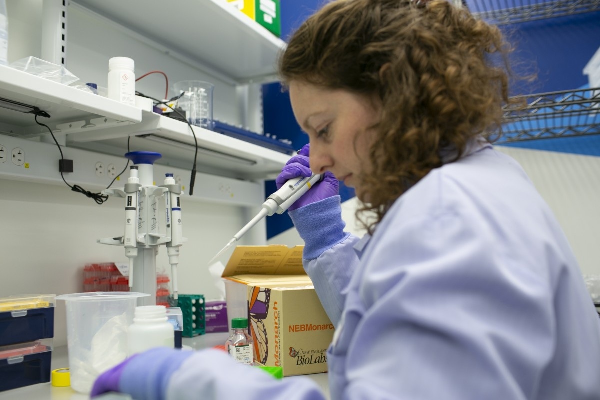 Các công ty Mỹ "tăng tốc" phát triển vắc-xin chống Covid-19