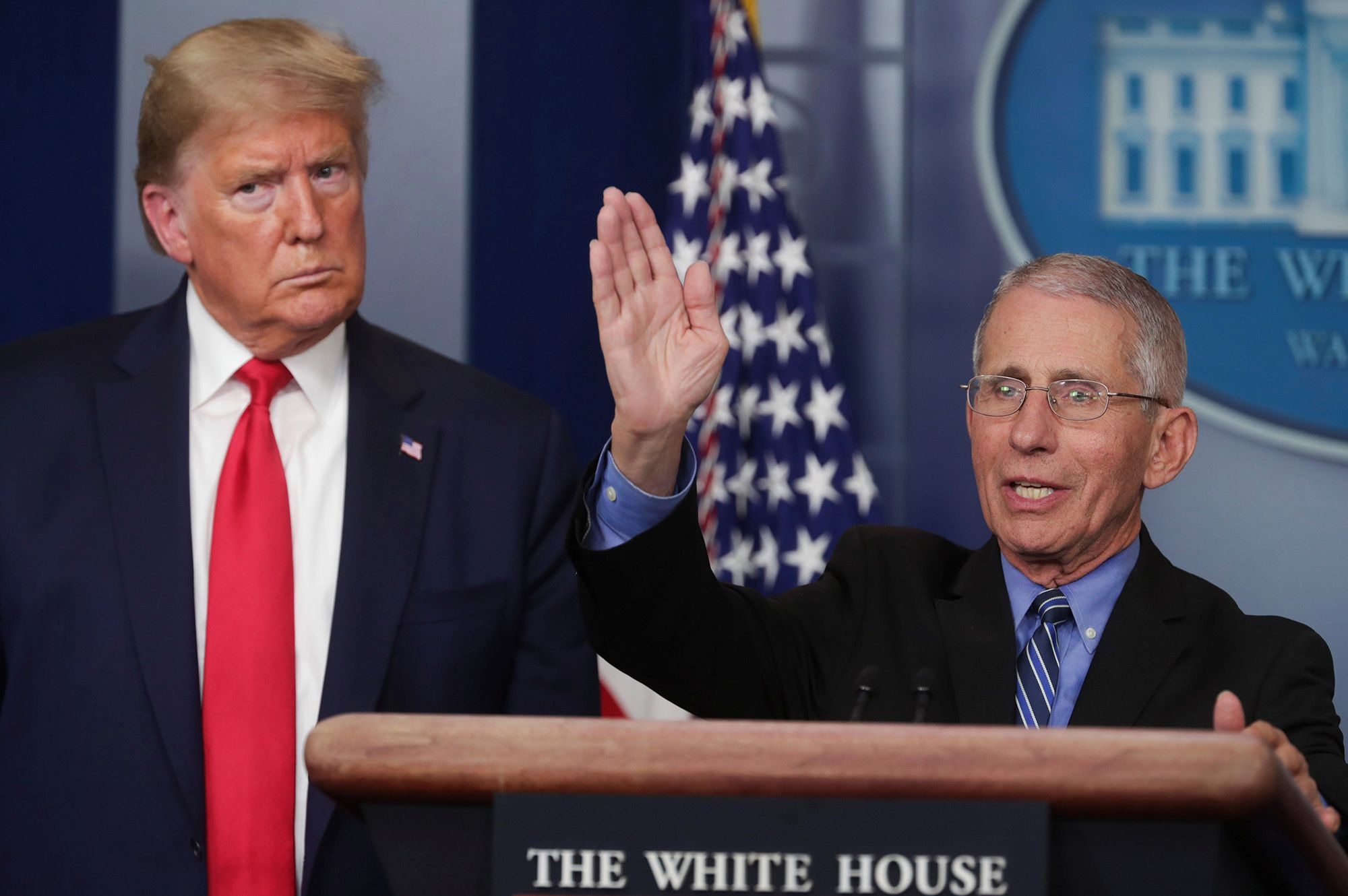 Ông Trump "phản pháo" chuyên gia về năng lực xét nghiệm Covid-19 của Mỹ