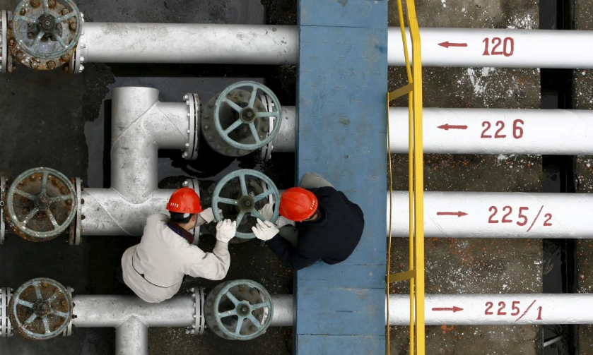 Dầu thô “rẻ như cho”, Trung Quốc cũng không lợi lộc gì