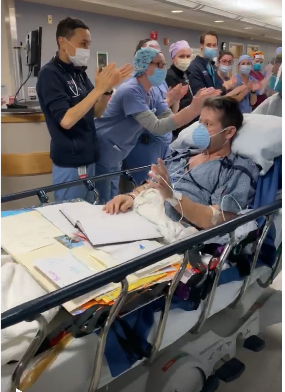 Hành trình trở về từ cõi chết của luật sư Mỹ mắc Covid-19