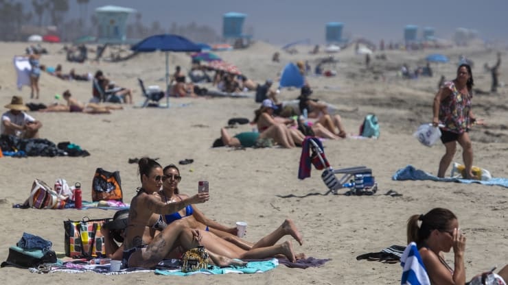 Hơn 55.000 người chết vì Covid-19, các bang của Mỹ chạy đua mở cửa lại