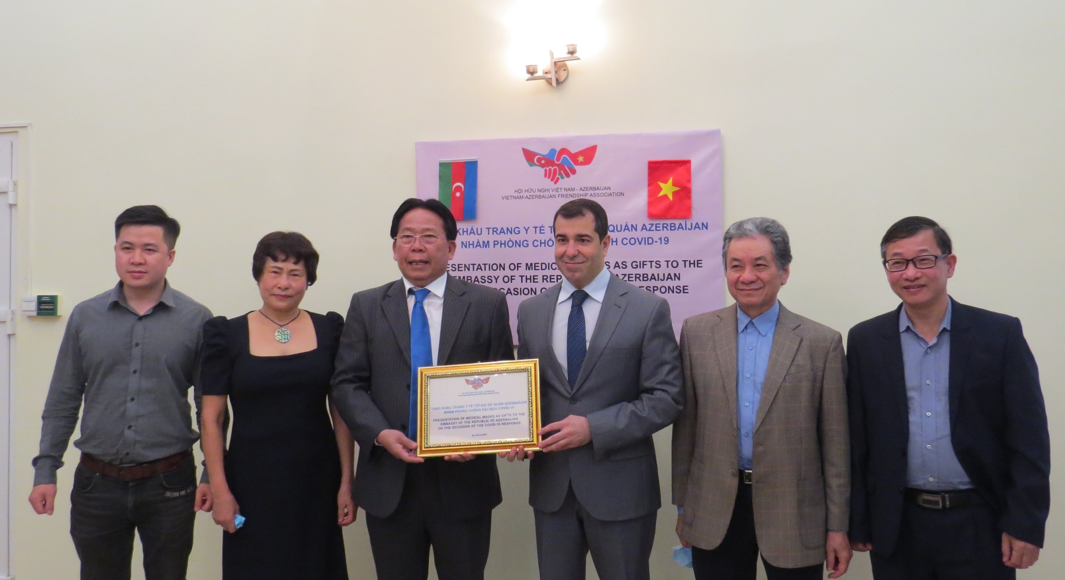 10.000 khẩu trang hỗ trợ Azerbaijan chống đại dịch Covid-19