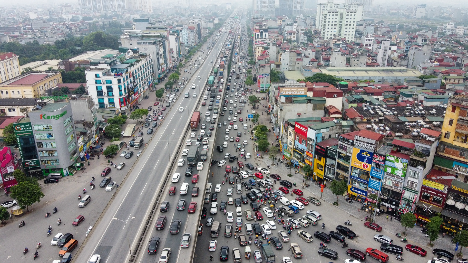 Hà Nội: Hình ảnh ô tô không lối thoát tại đường vành đai 3 trên cao - 4