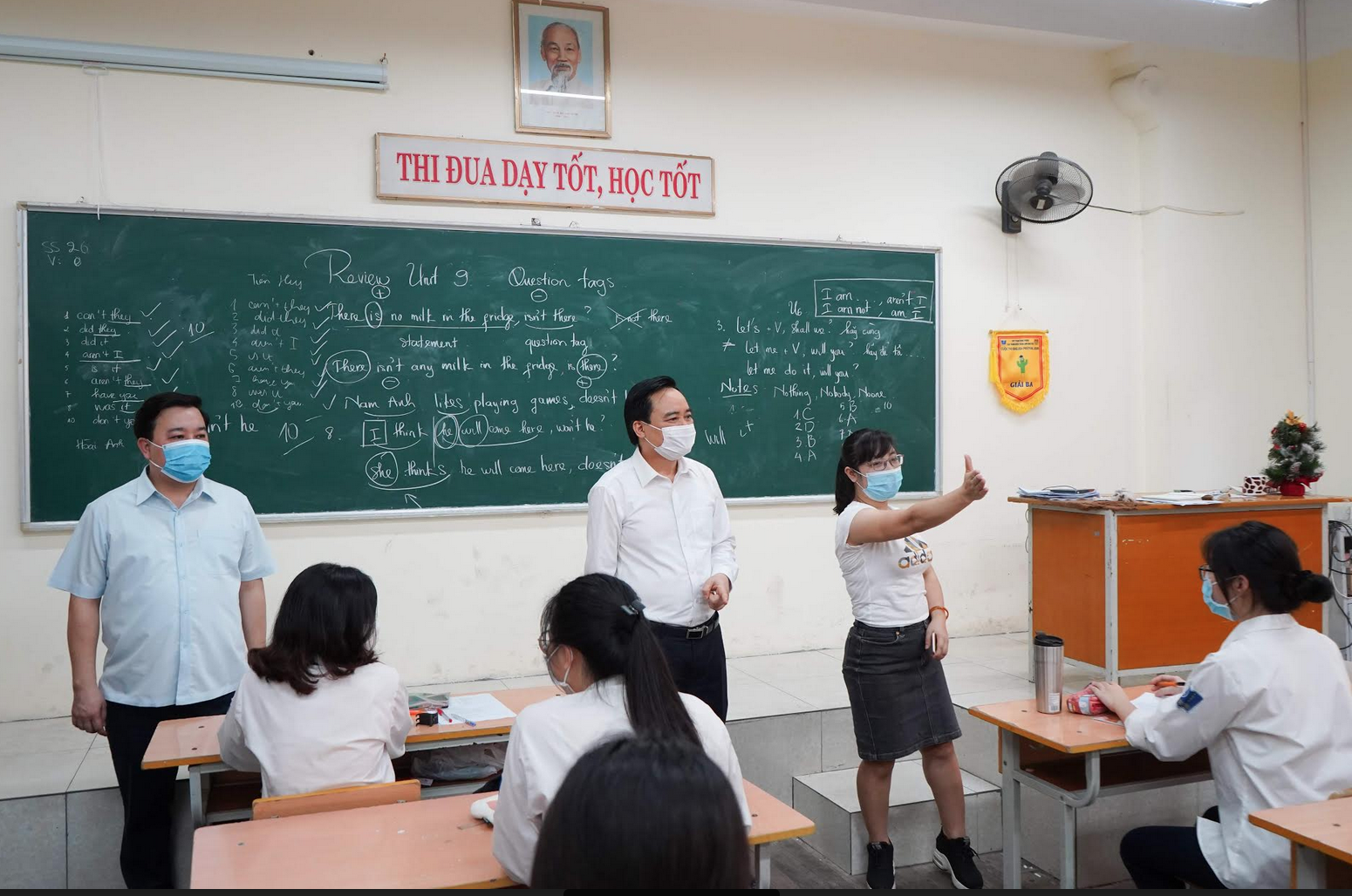 Bộ trưởng: Các trường chống dịch theo hướng dẫn nhưng tránh làm máy móc - 2 Bộ trưởng: Các trường chống dịch theo hướng dẫn nhưng tránh làm máy móc - 2