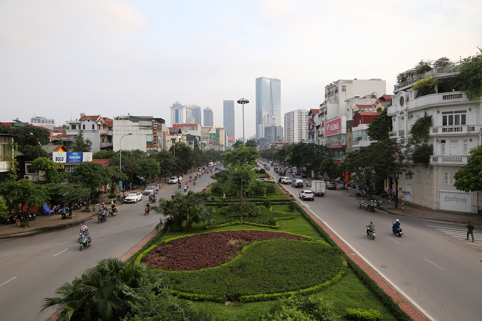 Những tuyến phố rợp bóng cây xanh làm đẹp Thủ đô - 13 Những tuyến phố rợp bóng cây xanh làm đẹp Thủ đô - 13
