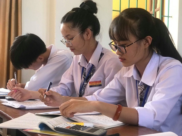 Thi tốt nghiệp THPT 2020: Giáo viên, học sinh ôn tập “nước rút” - 2 Thi tốt nghiệp THPT 2020: Giáo viên, học sinh ôn tập “nước rút” - 2