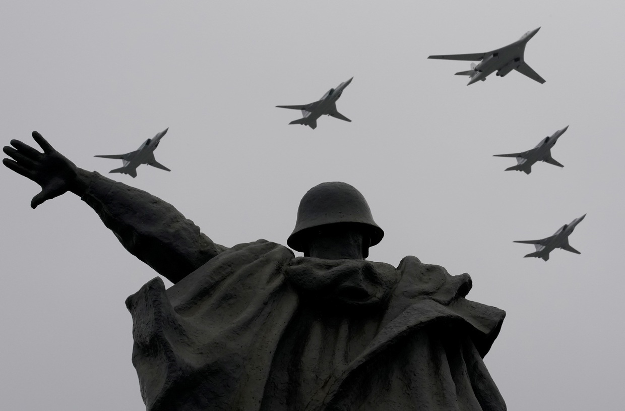 Dàn máy bay Nga phô diễn sức mạnh tại lễ duyệt binh Ngày Chiến thắng