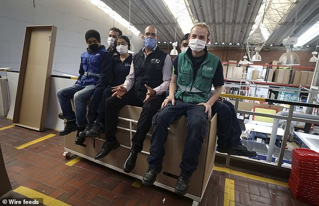 Sáng kiến biến giường bệnh bìa các-tông thành quan tài giữa dịch Covid-19