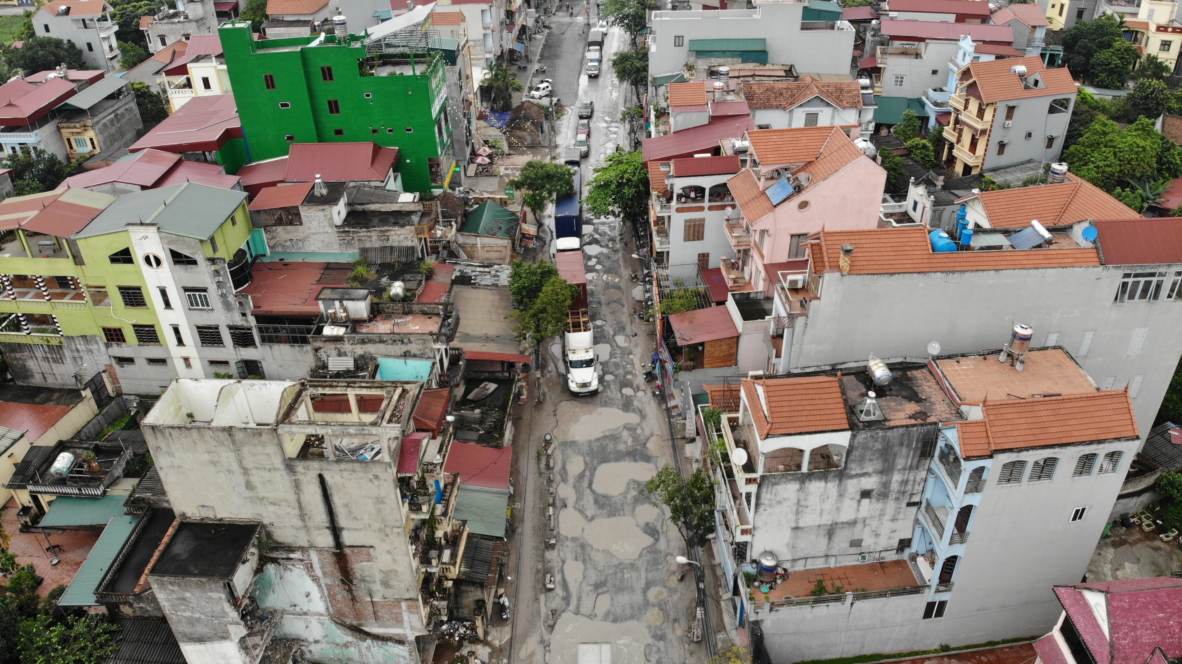 La liệt hố bom tử thần trên con đường đau khổ, giữa lòng thủ đô - 3 La liệt hố bom tử thần trên con đường đau khổ, giữa lòng thủ đô - 3