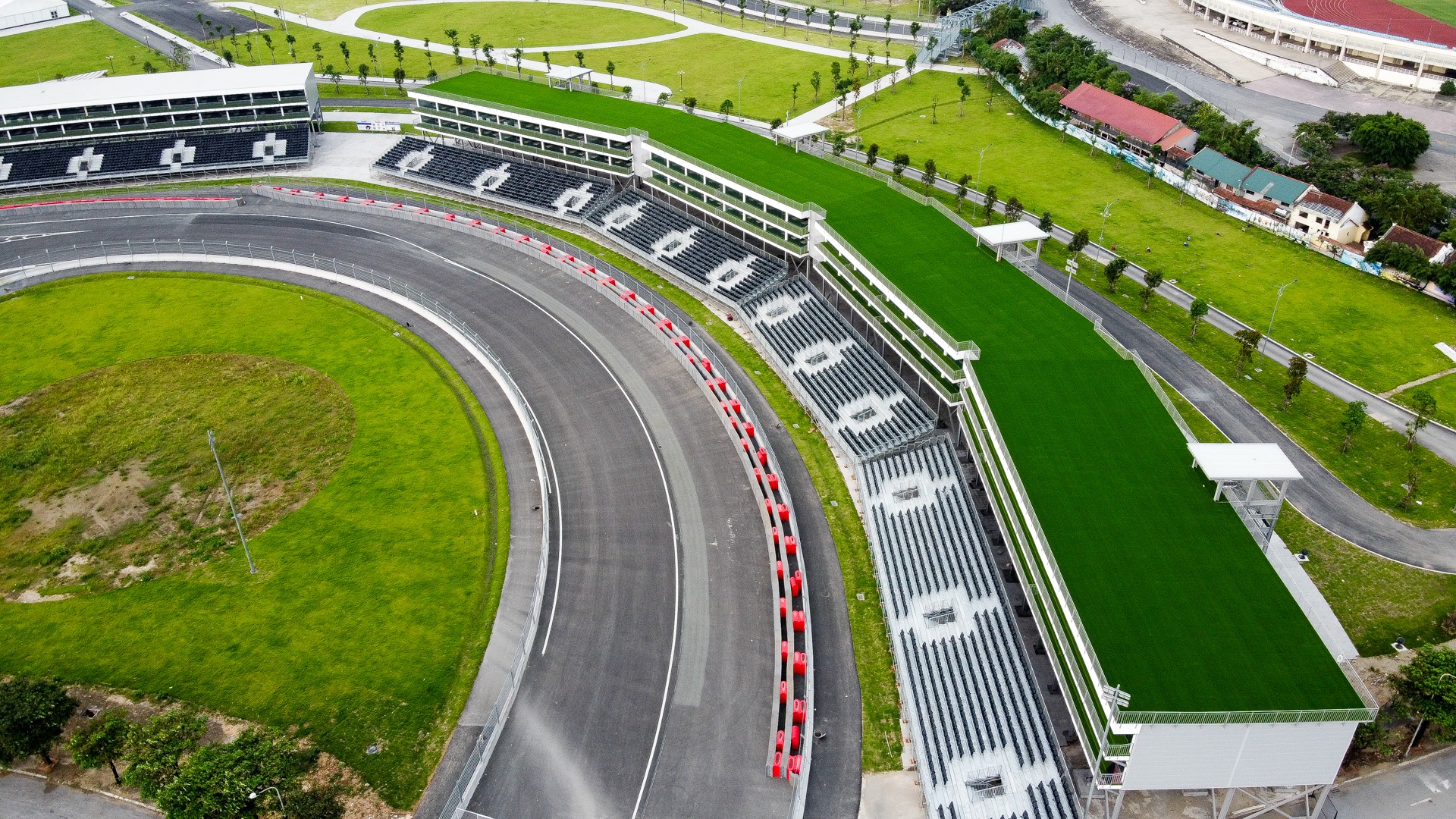 Hình ảnh khác lạ của đường đua F1 nhìn từ trên cao - 10