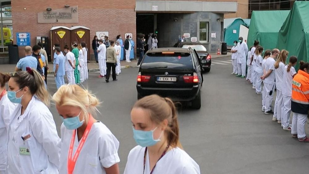 Hàng trăm nhân viên y tế Bỉ quay lưng khi thủ tướng tới thăm