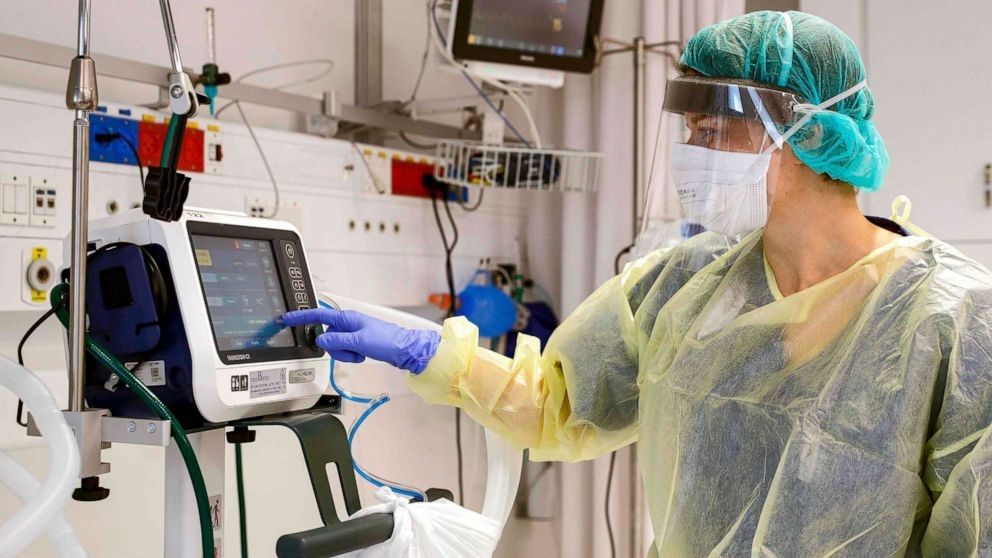 Mỹ tặng 200 máy thở giúp Nga chống dịch