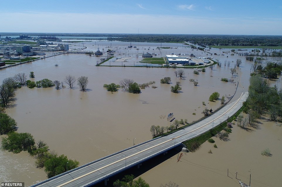 Vỡ 2 đập, bang của Mỹ gặp thảm họa "500 trăm năm có một"