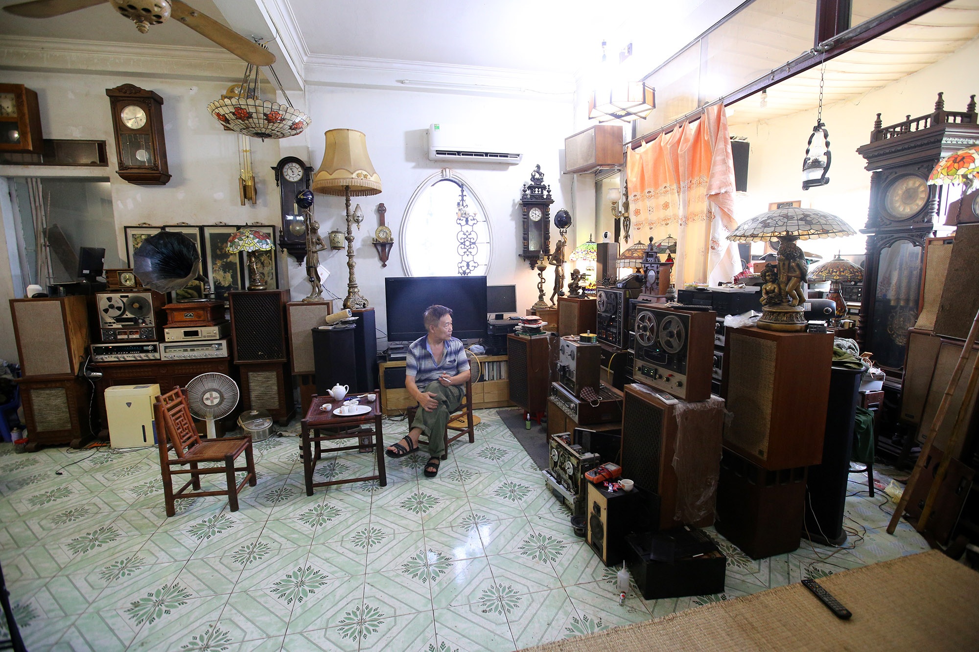 Yêu âm nhạc, sưu tầm thiết bị âm thanh cổ lấp đầy 3 tầng nhà - 1 Yêu âm nhạc, sưu tầm thiết bị âm thanh cổ lấp đầy 3 tầng nhà - 1