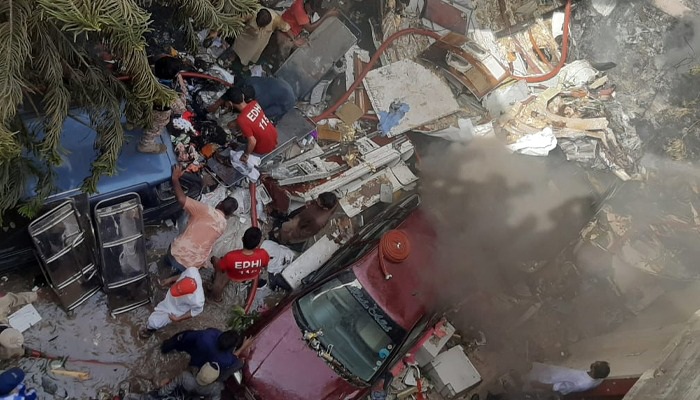 Hiện trường thảm khốc vụ rơi máy bay nghi làm 107 người thiệt mạng