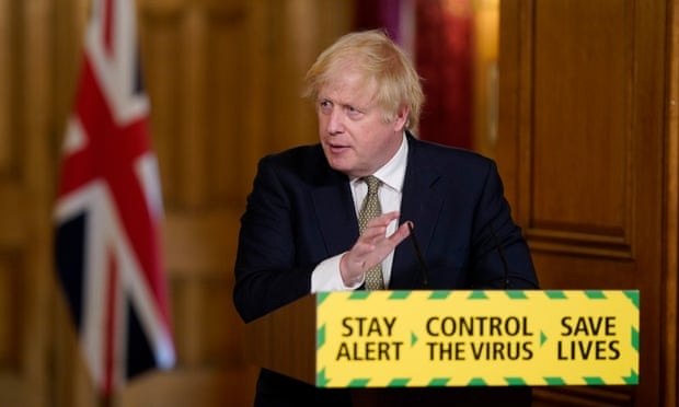 Chính trường Anh dậy sóng vì quan chức đưa con đi tránh dịch