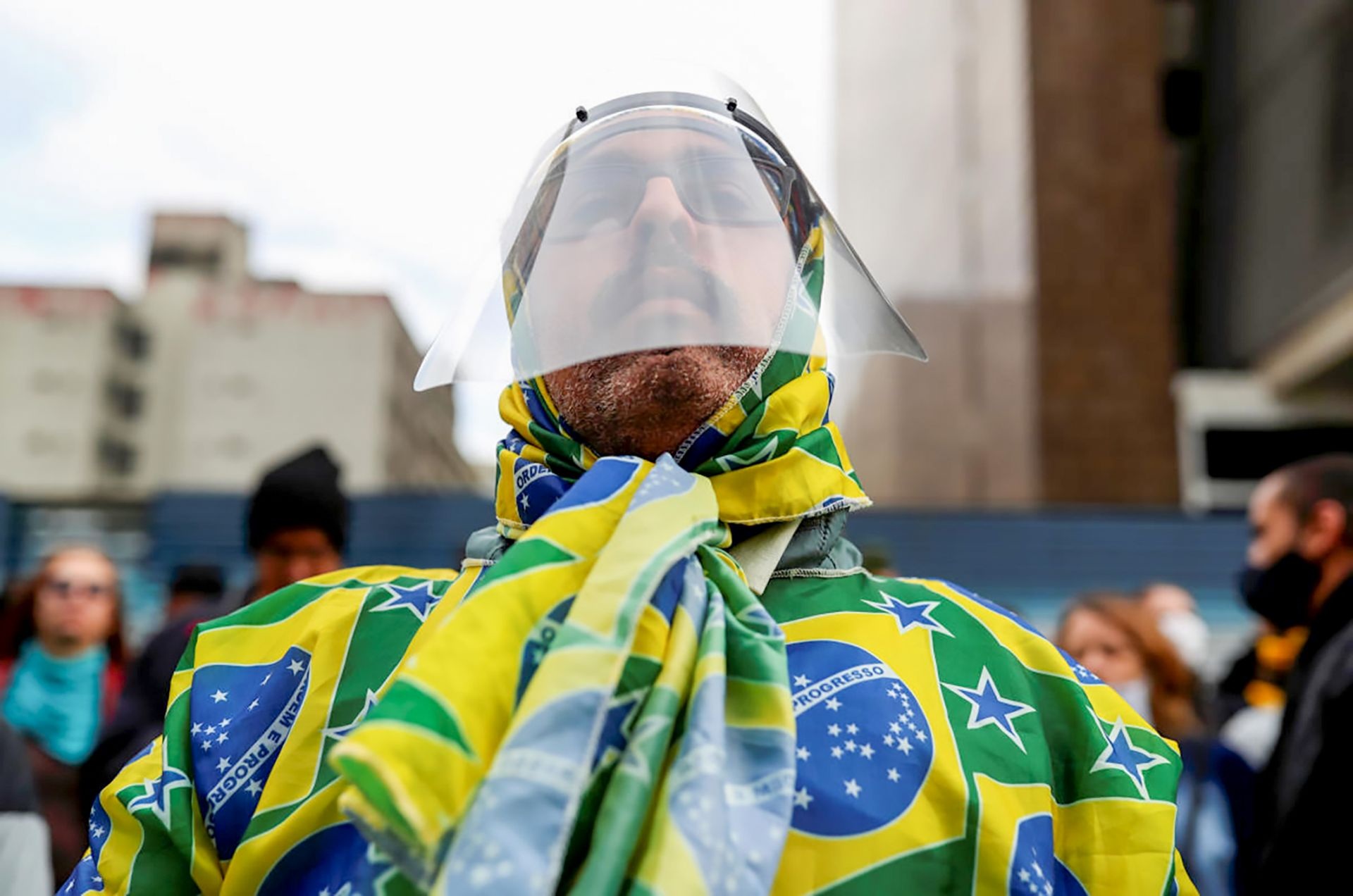 "Tâm bão" dịch chuyển sang Mỹ Latinh - những ngày buồn còn kéo dài