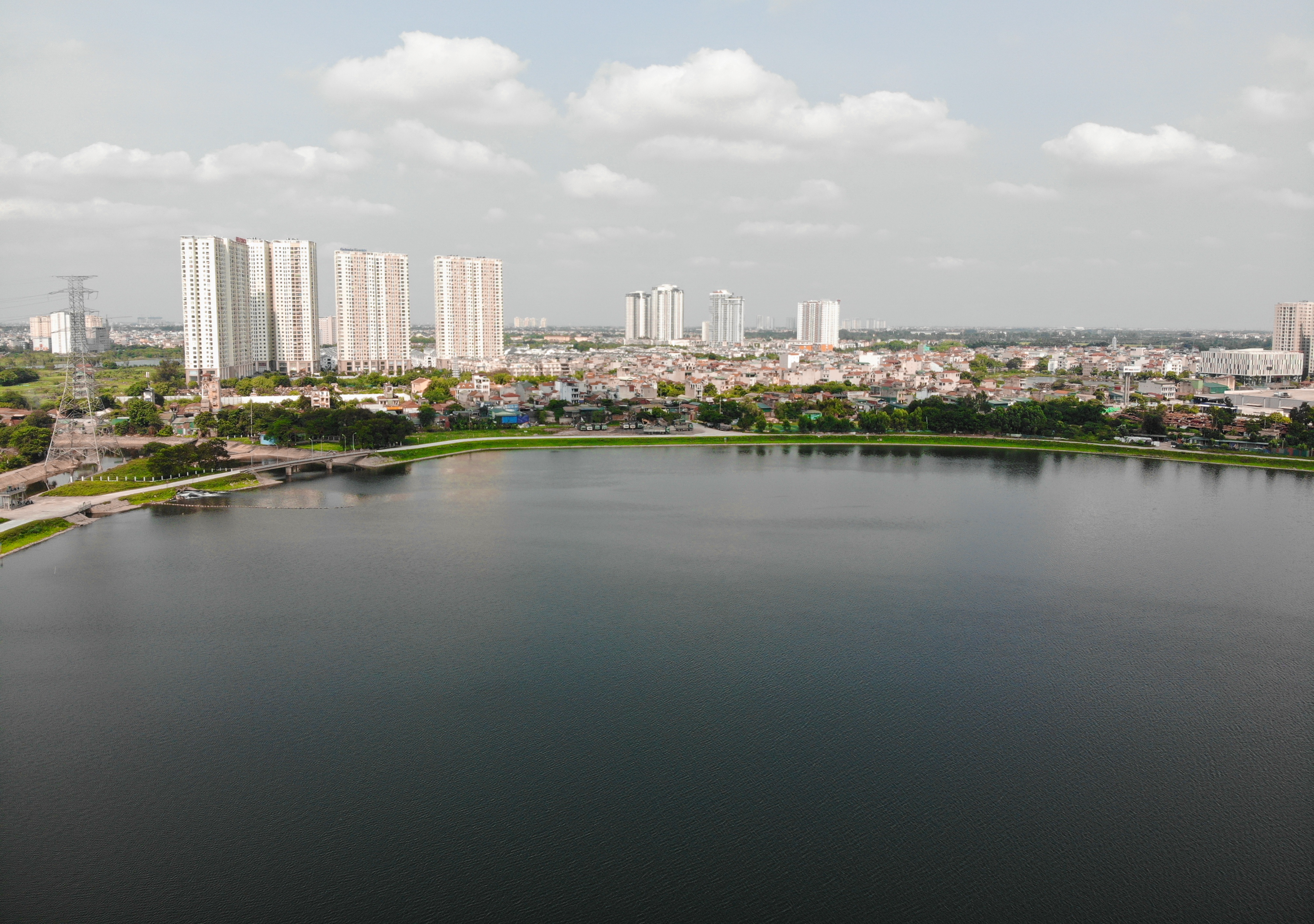 Nhìn từ trên cao hồ điều hoà rộng lớn phía đông thành phố Hà Nội - 17 Nhìn từ trên cao hồ điều hoà rộng lớn phía đông thành phố Hà Nội - 17