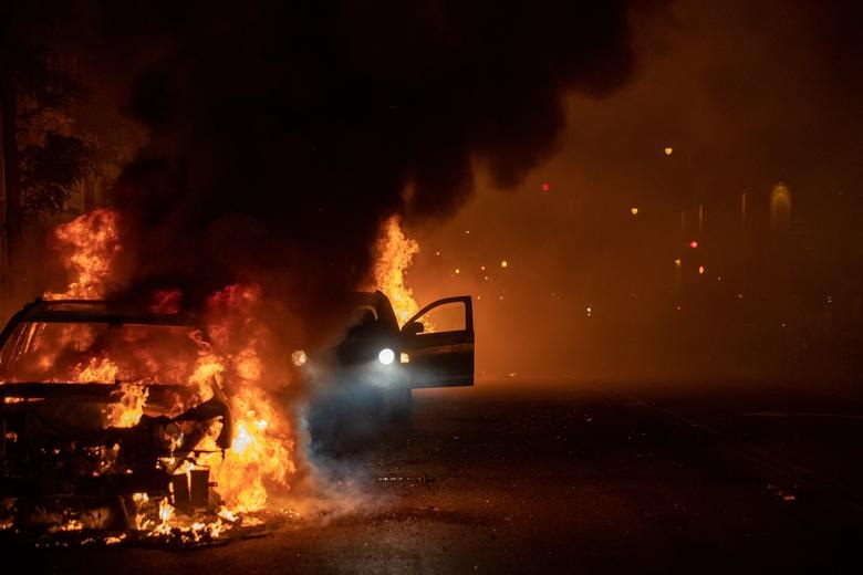 Mỹ: Nhiều nơi áp lệnh giới nghiêm, huy động quân đội đối phó biểu tình