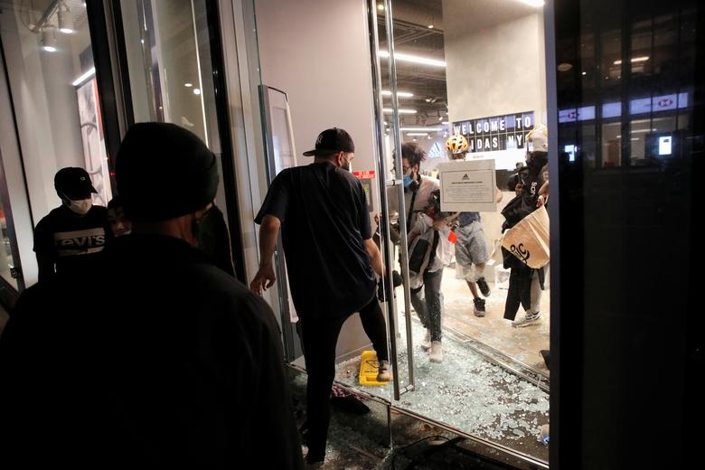 Các thành phố Mỹ như "vùng chiến sự" vì biểu tình bạo lực