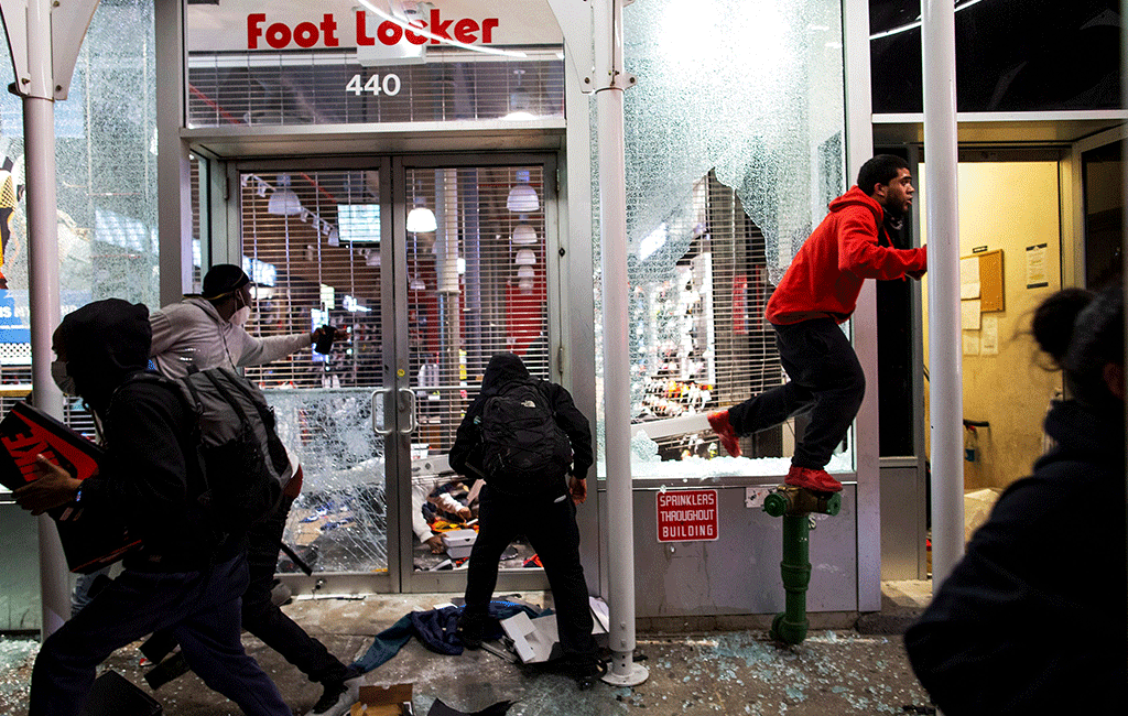 Cảnh sát trưởng Mỹ nói người dân có thể nổ súng vào kẻ cướp phá