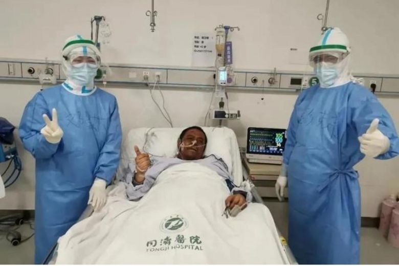 Bác sĩ Trung Quốc bị đổi màu da vì Covid-19 qua đời