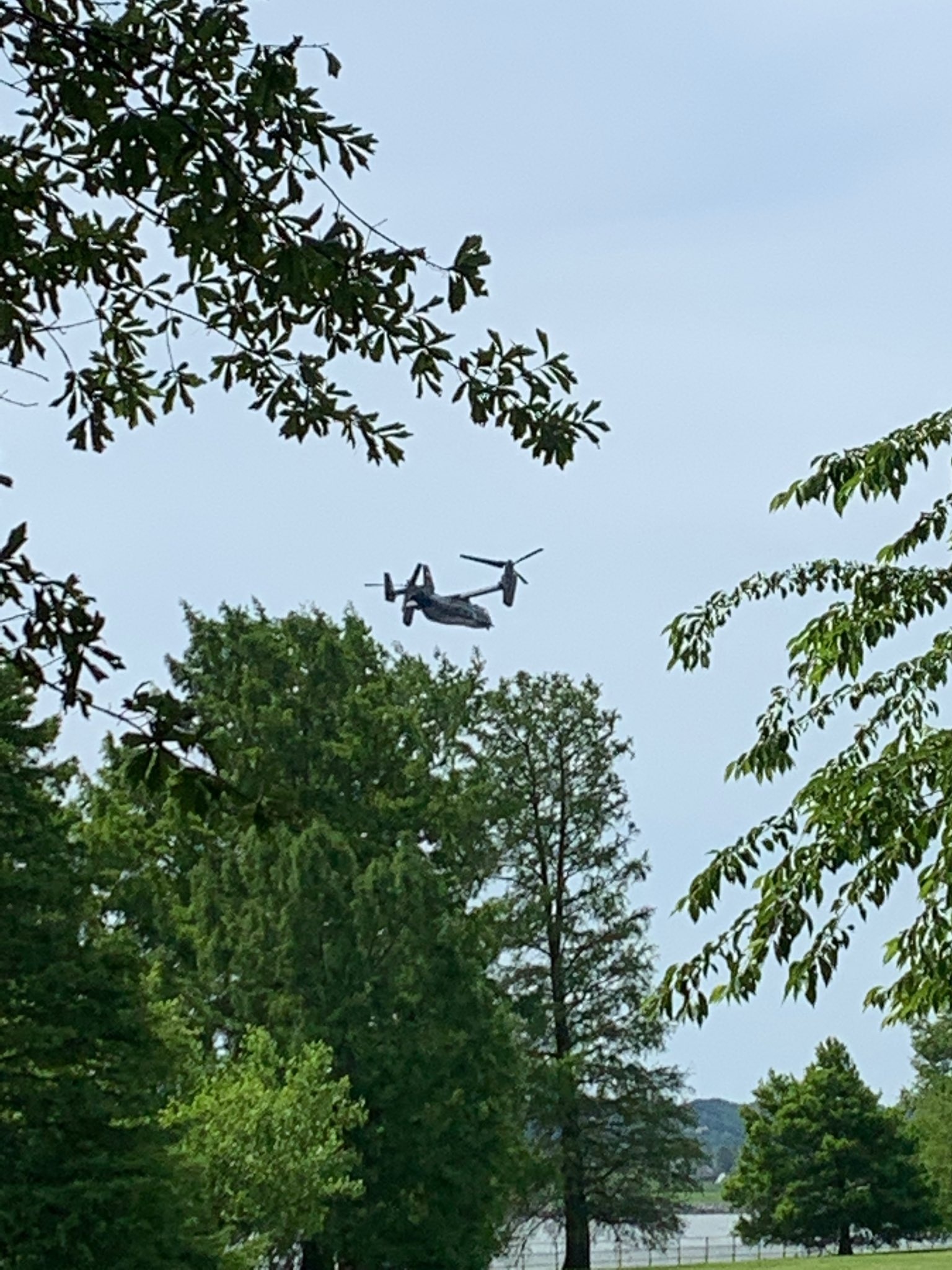 Khí tài quân sự rầm rộ đổ về Washington dập tắt bạo loạn