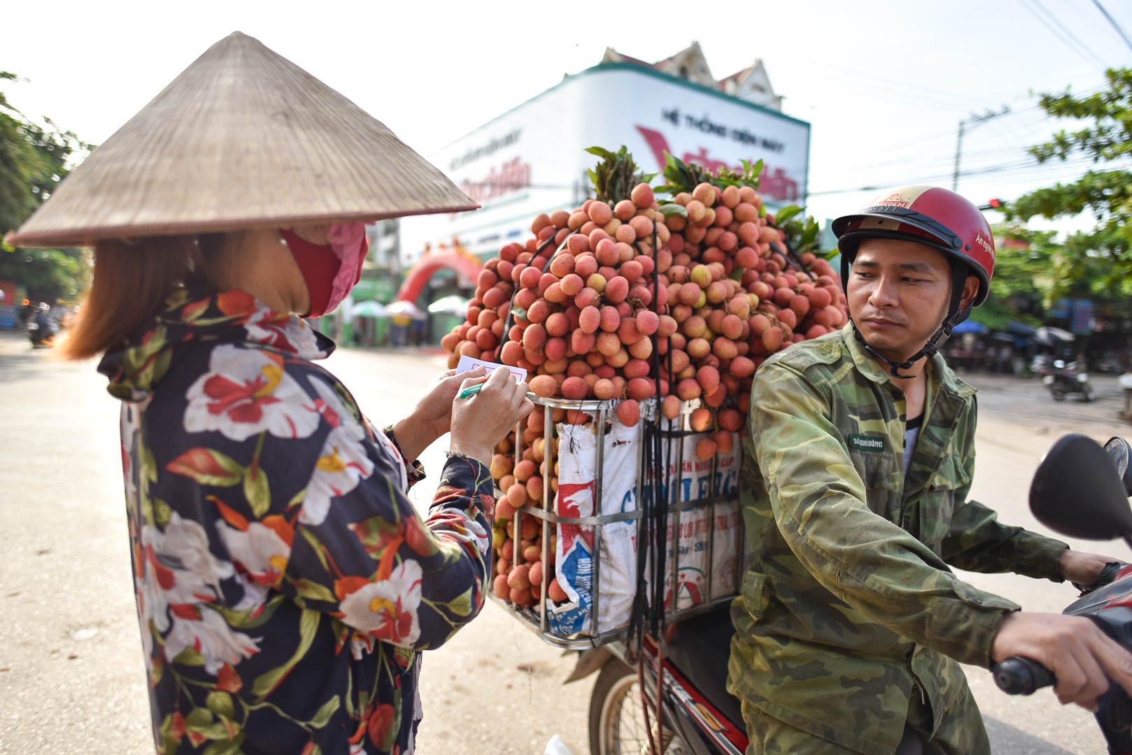 Chợ vải Bắc Giang nhộn nhịp vào mùa - 11