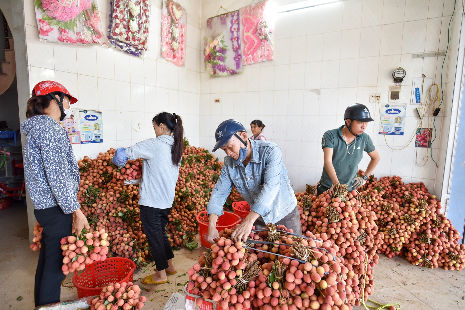 Chợ vải Bắc Giang nhộn nhịp vào mùa - 1