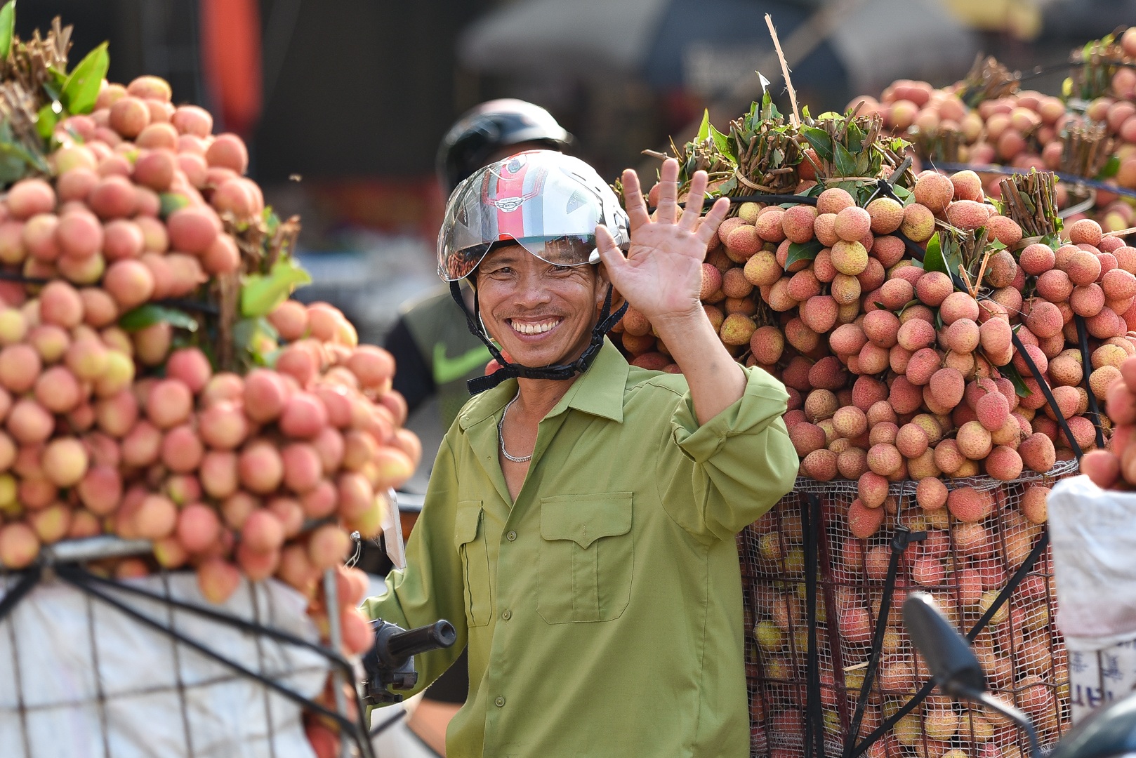 Chợ vải Bắc Giang nhộn nhịp vào mùa - 10