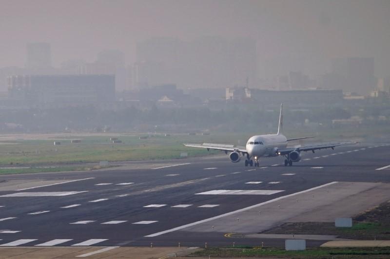 Mỹ điều chỉnh lệnh "cấm cửa" hàng không Trung Quốc khi Bắc Kinh xuống nước