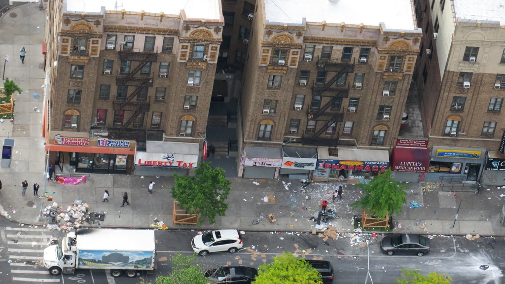 Chủ cửa hàng "khóc ròng" vì nạn cướp phá, hôi của trong biểu tình ở Mỹ