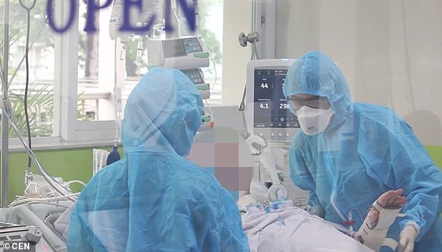 Bạn đọc quốc tế ca ngợi Việt Nam vì sự hồi phục thần kỳ của phi công Anh