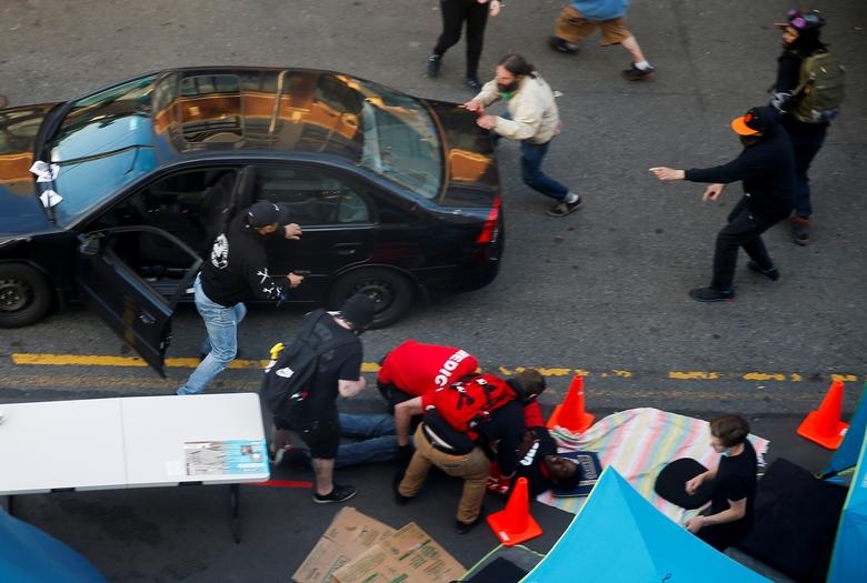 Lao xe, nổ súng vào đám đông biểu tình ở Mỹ