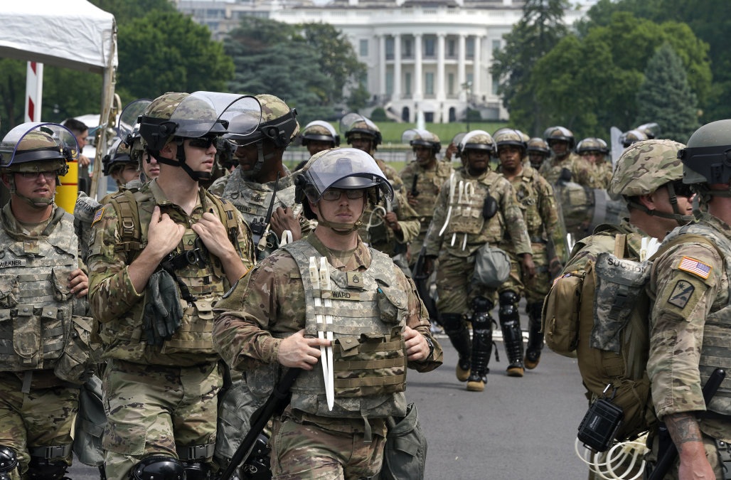 Ông Trump bất ngờ ra lệnh rút Vệ binh Quốc gia khỏi thủ đô