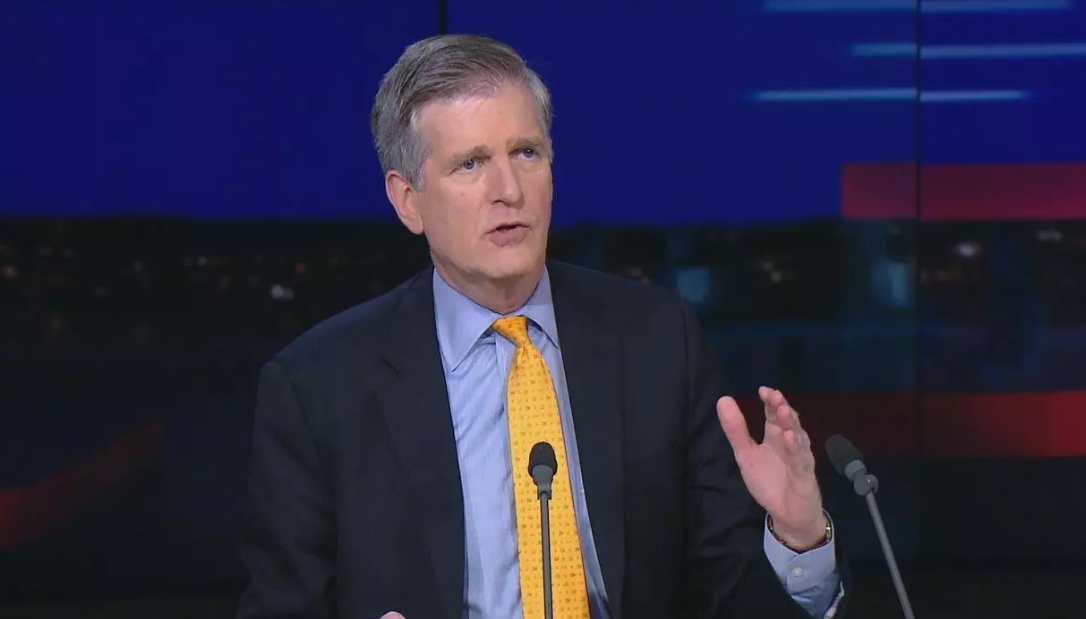 Chuyên gia Mỹ đánh giá cách ứng phó khủng hoảng của 2 đối thủ Trump-Biden