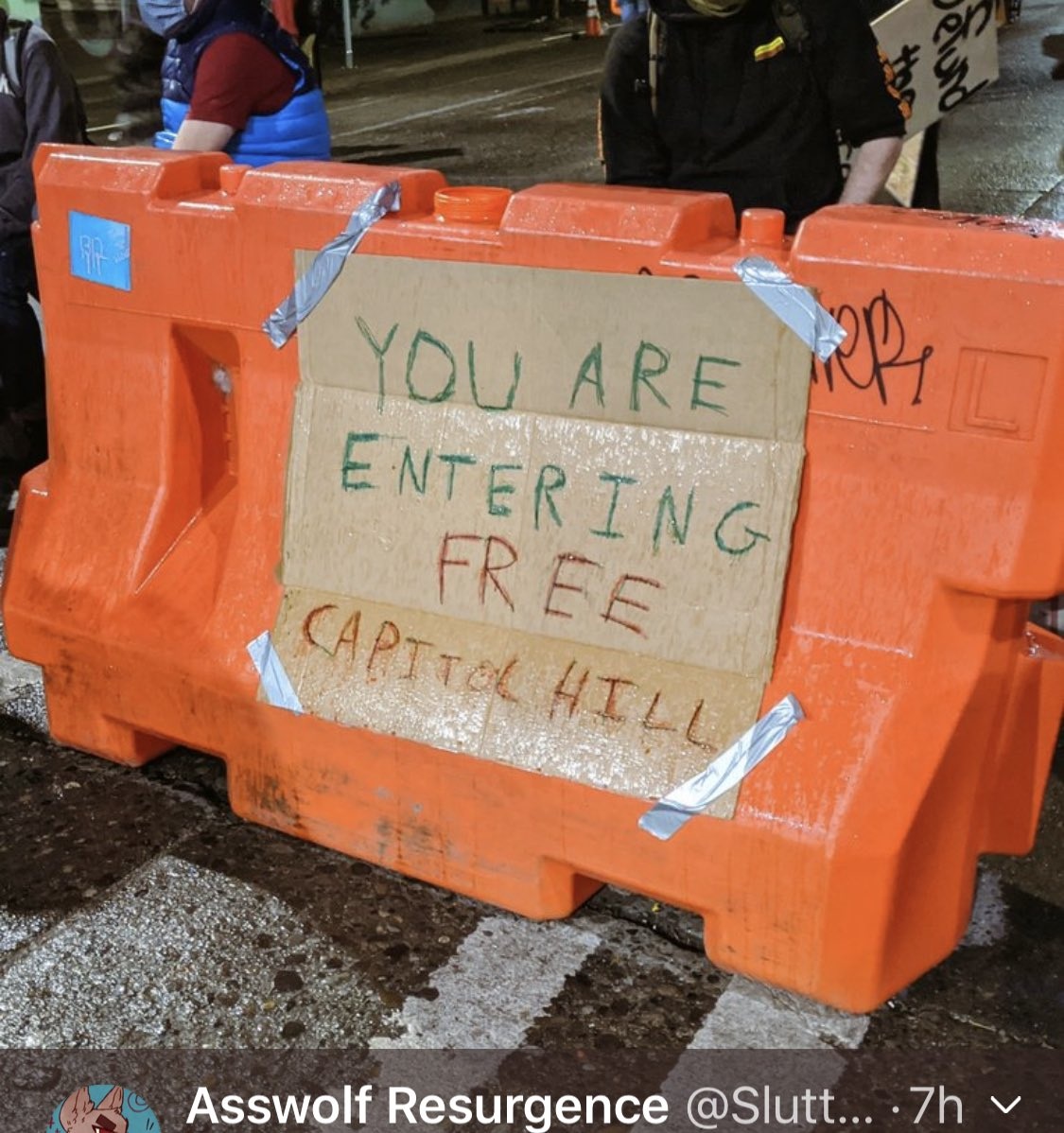 Người biểu tình chiếm đồn cảnh sát, rào phố thành "khu tự quản" ở Mỹ