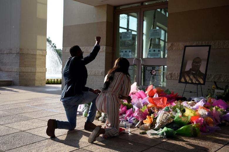 Lễ tang đẫm nước mắt của George Floyd