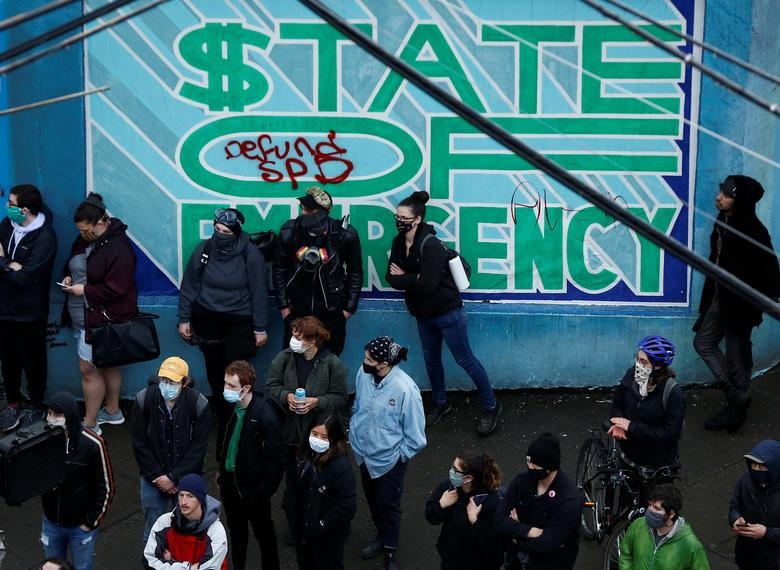 Dãy phố bị người biểu tình Mỹ chiếm giữ, quây thành “khu tự quản”