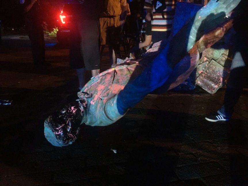 Mỹ tranh cãi nảy lửa việc dỡ bỏ tượng lịch sử "nhạy cảm"