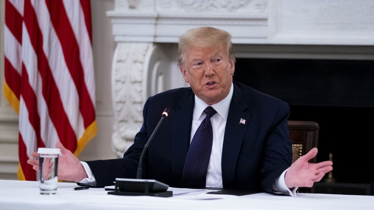 Ông Trump phản ứng khi bị đối thủ “tố” không chịu rời Nhà Trắng nếu thất cử