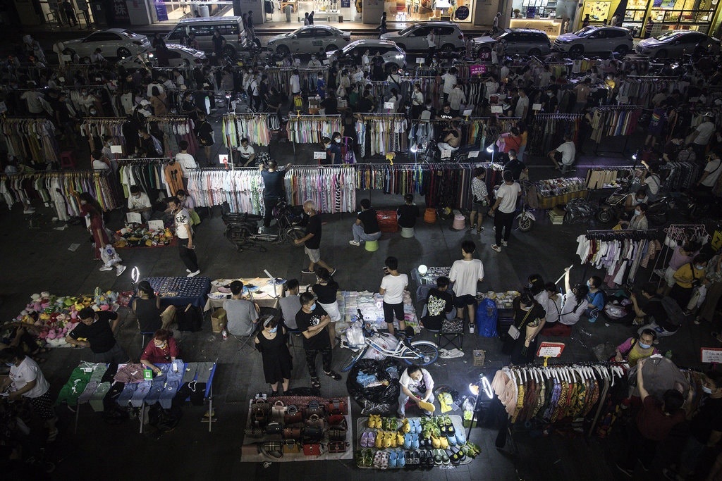 Tranh cãi việc Trung Quốc bất ngờ khuyến khích bán hàng rong