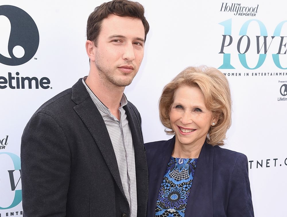 Israel trục xuất con trai tỷ phú Mỹ vì đi thăm bạn gái giữa dịch Covid-19