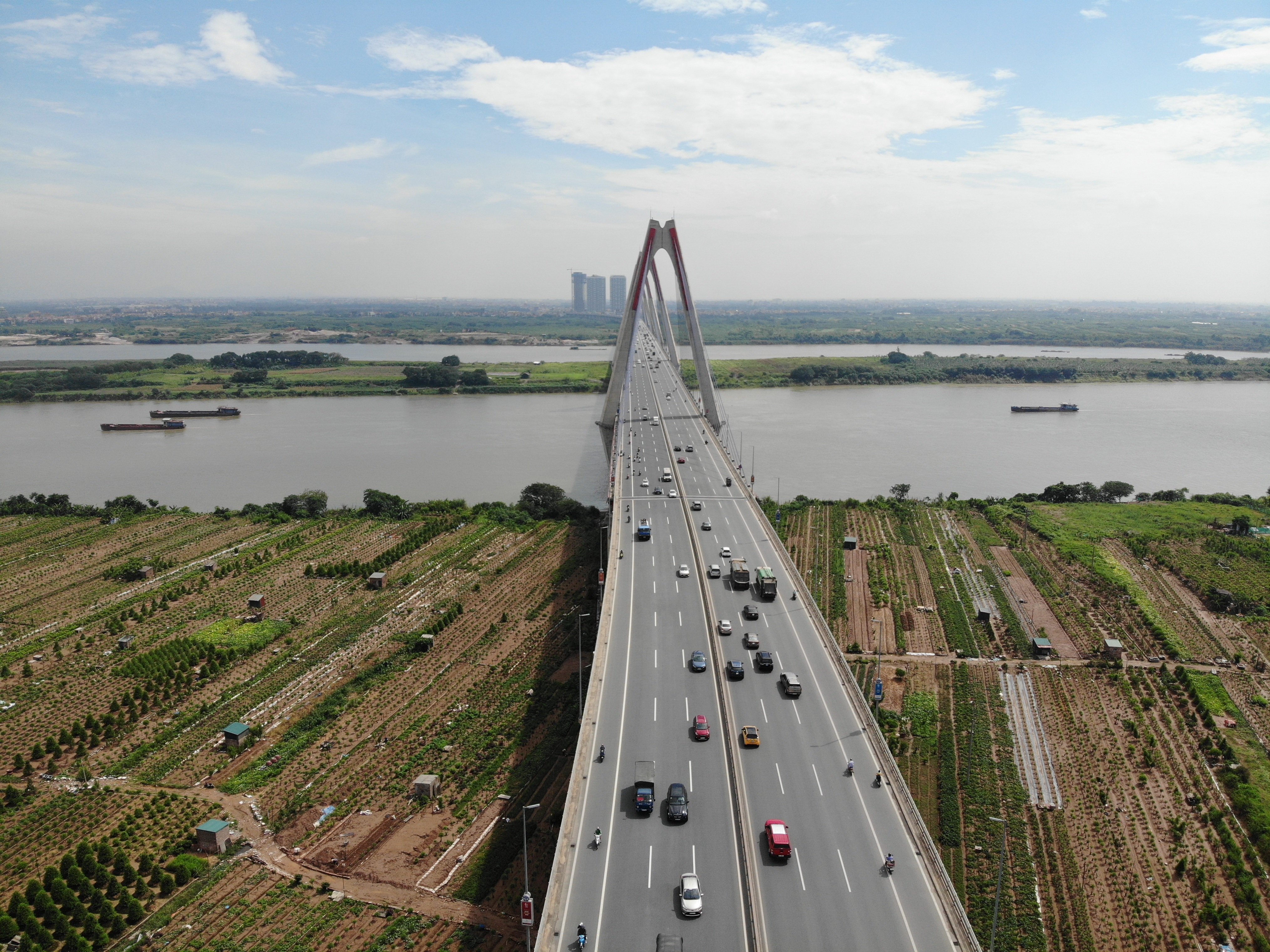 Nhìn từ trên cao dự án dựng tường bê tông, mở rộng đường đến cầu Nhật Tân - 12 Nhìn từ trên cao dự án dựng tường bê tông, mở rộng đường đến cầu Nhật Tân - 12