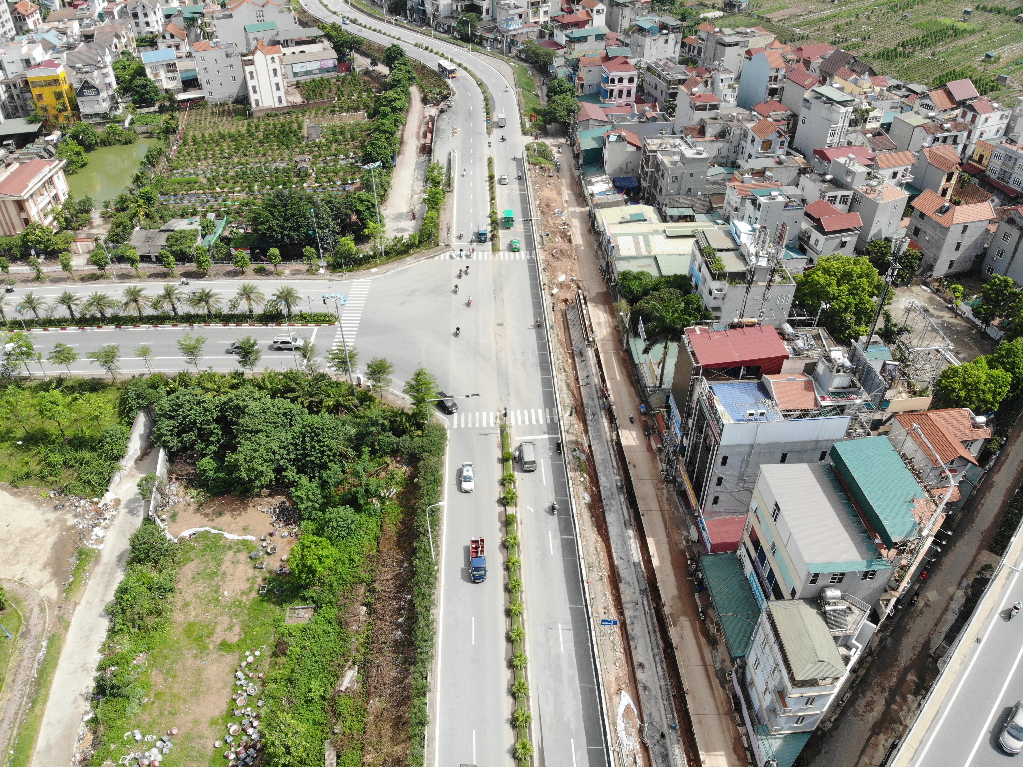 Nhìn từ trên cao dự án dựng tường bê tông, mở rộng đường đến cầu Nhật Tân - 1 Nhìn từ trên cao dự án dựng tường bê tông, mở rộng đường đến cầu Nhật Tân - 1