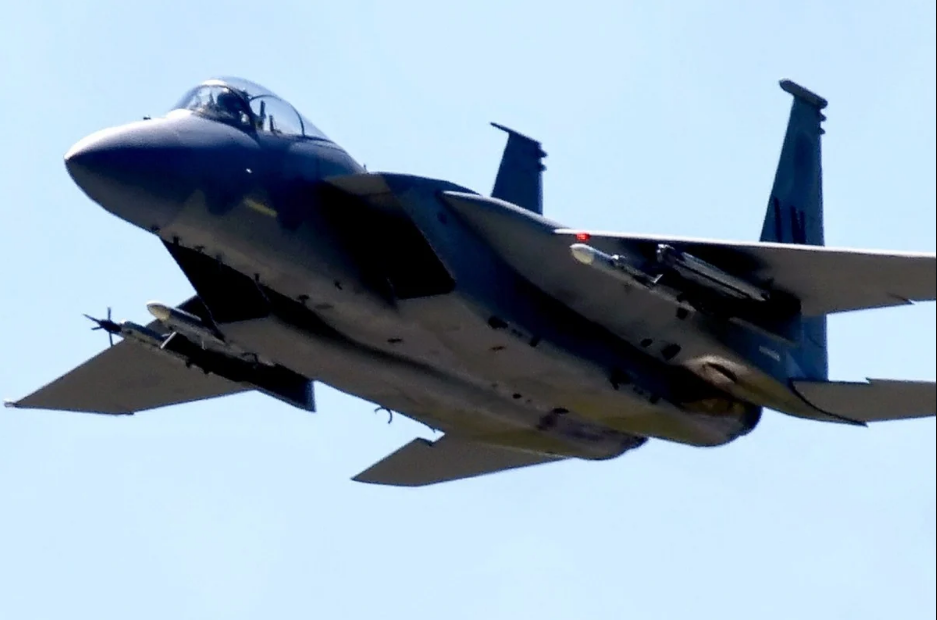 Phi công Mỹ thiệt mạng trong vụ máy bay chiến đấu lao xuống biển