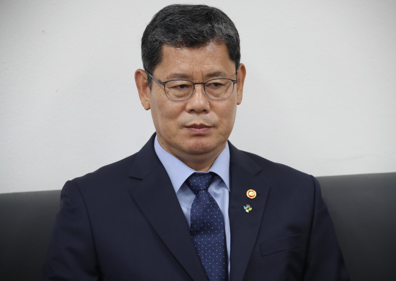 Biểu tượng quan hệ Hàn - Triều bị đánh sập thành tro bụi