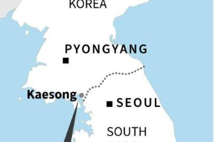 Biểu tượng quan hệ Hàn - Triều bị đánh sập thành tro bụi